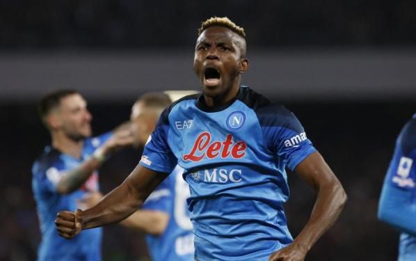 谁知突然间，一男子冲出来揍了皮特一拳，之后这名男子被洛杉矶警方逮捕，经确认此人正是恶搞专业户乌 布拉德·皮特二战片曝新海报 坦克炮筒书写片名 2014-06-25 由大卫·阿耶执导、布拉德·皮特主演的《狂怒》日前发布了新的海报。